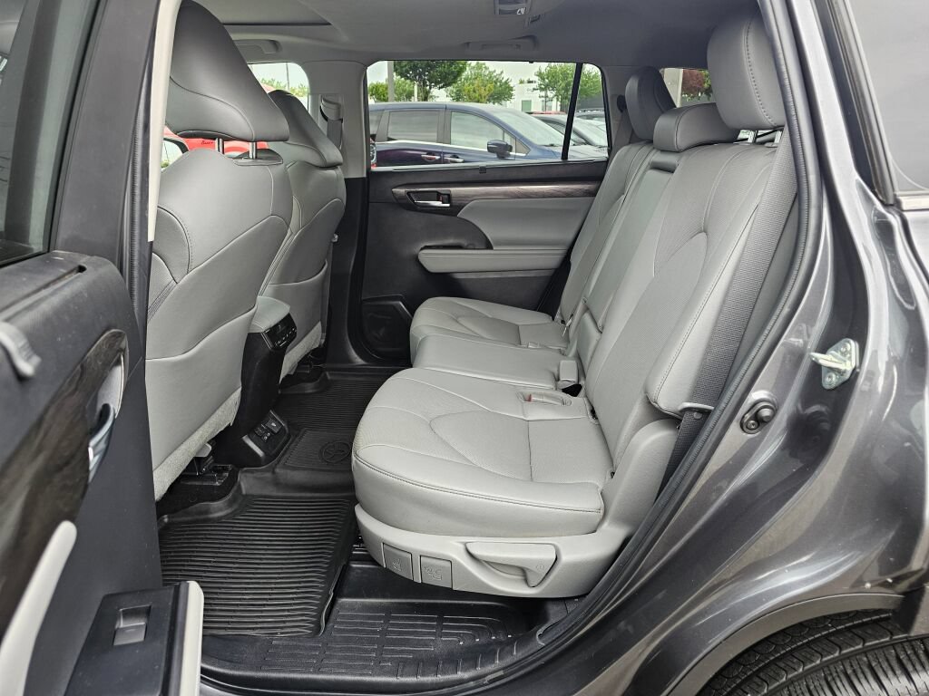 Used 2023 Toyota Highlander Limited AWD/4WD image 12