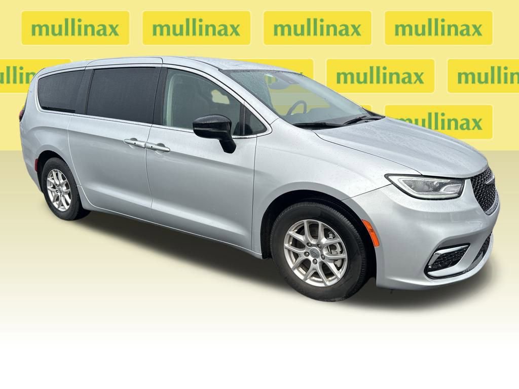 Used 2024 Chrysler Pacifica Touring-L