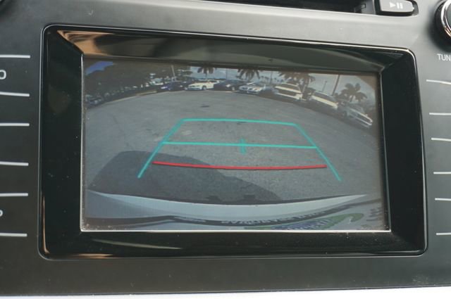 Used 2019 Toyota Highlander LE AWD/4WD image 15