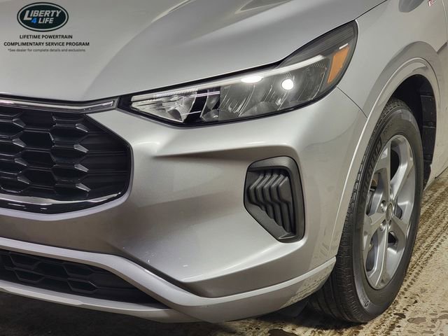 Certified 2023 Ford Escape ST-Line w/ Tech Pack #1 AWD/4WD image 9