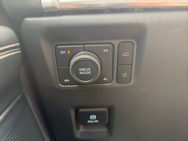 Certified 2025 Ford Expedition Max Platinum w/ Driver's Package image 38