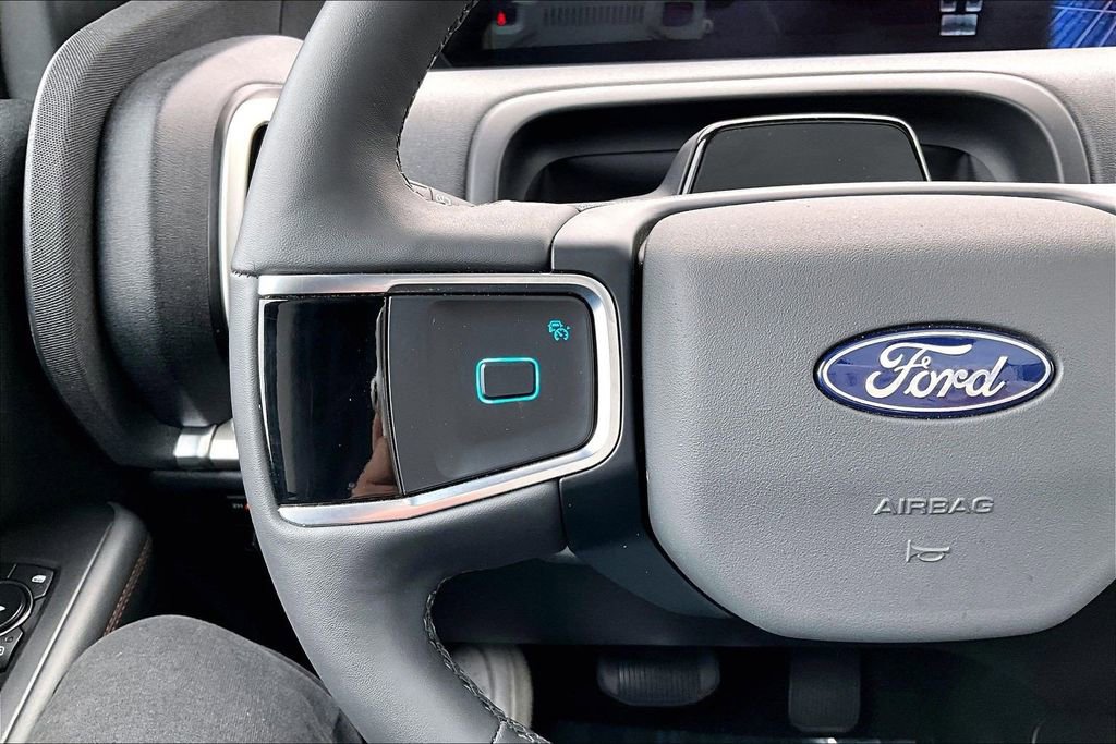 Certified 2025 Ford Expedition Active AWD/4WD image 17
