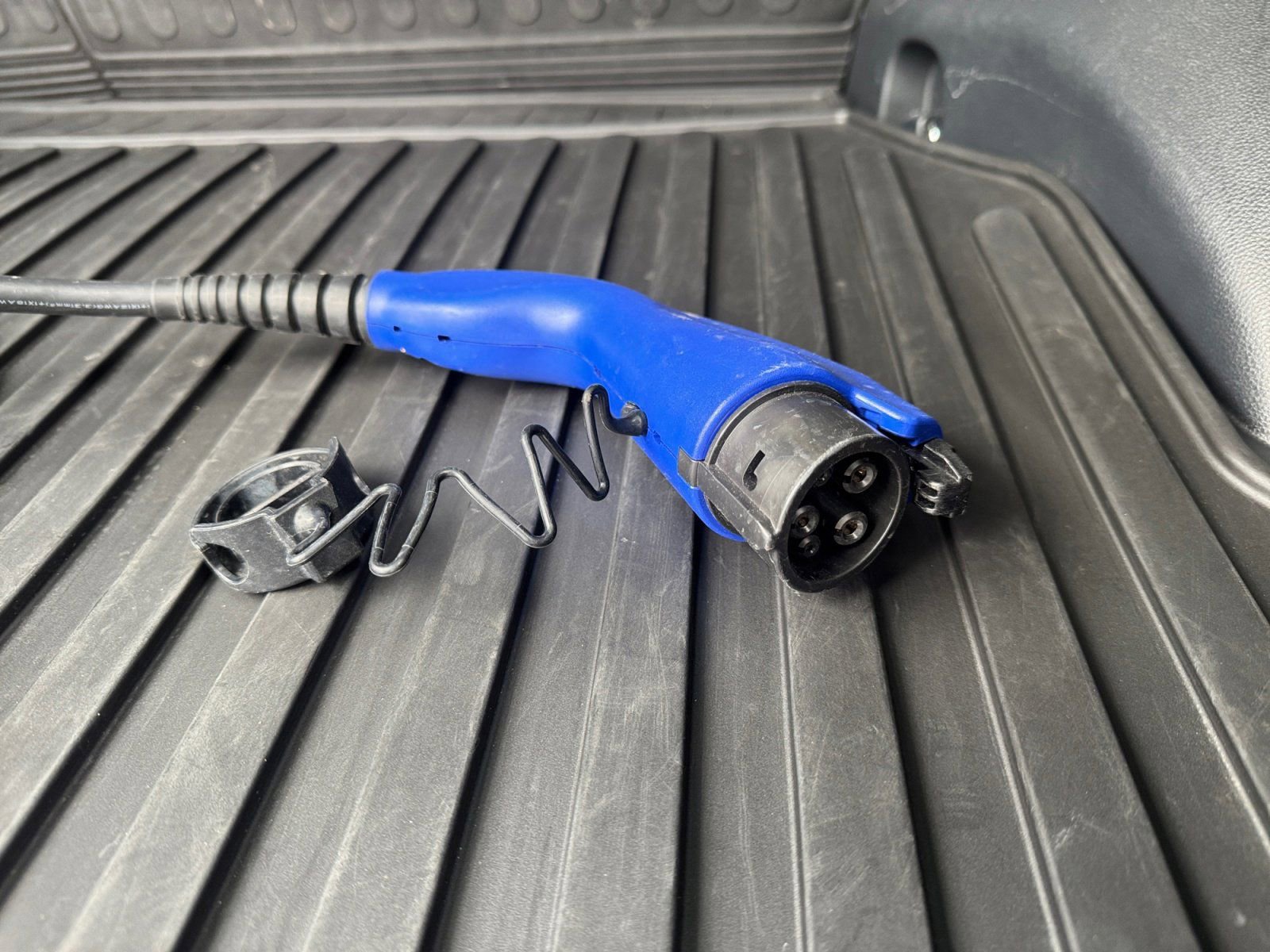 Used 2022 Toyota RAV4 SE image 17