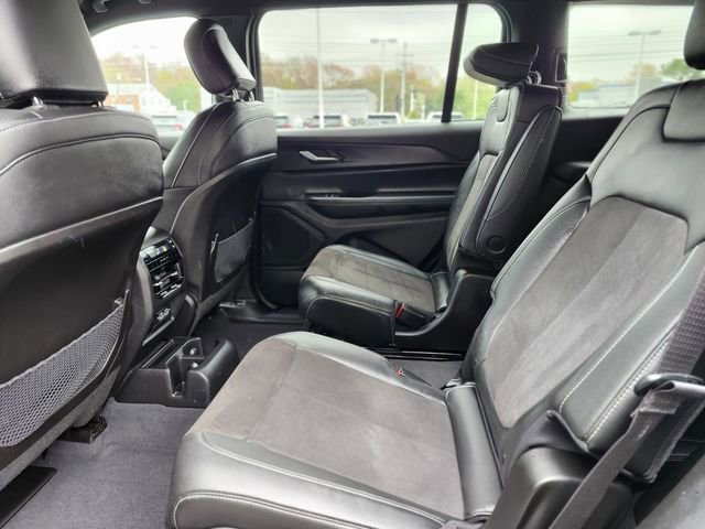 Used 2023 Jeep Grand Cherokee L Altitude AWD/4WD image 16