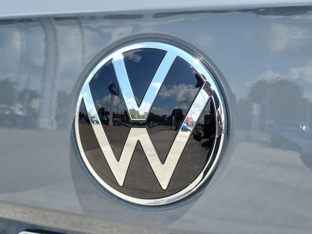 Used 2024 Volkswagen Taos SE w/ Panoramic Sunroof Package AWD/4WD image 8