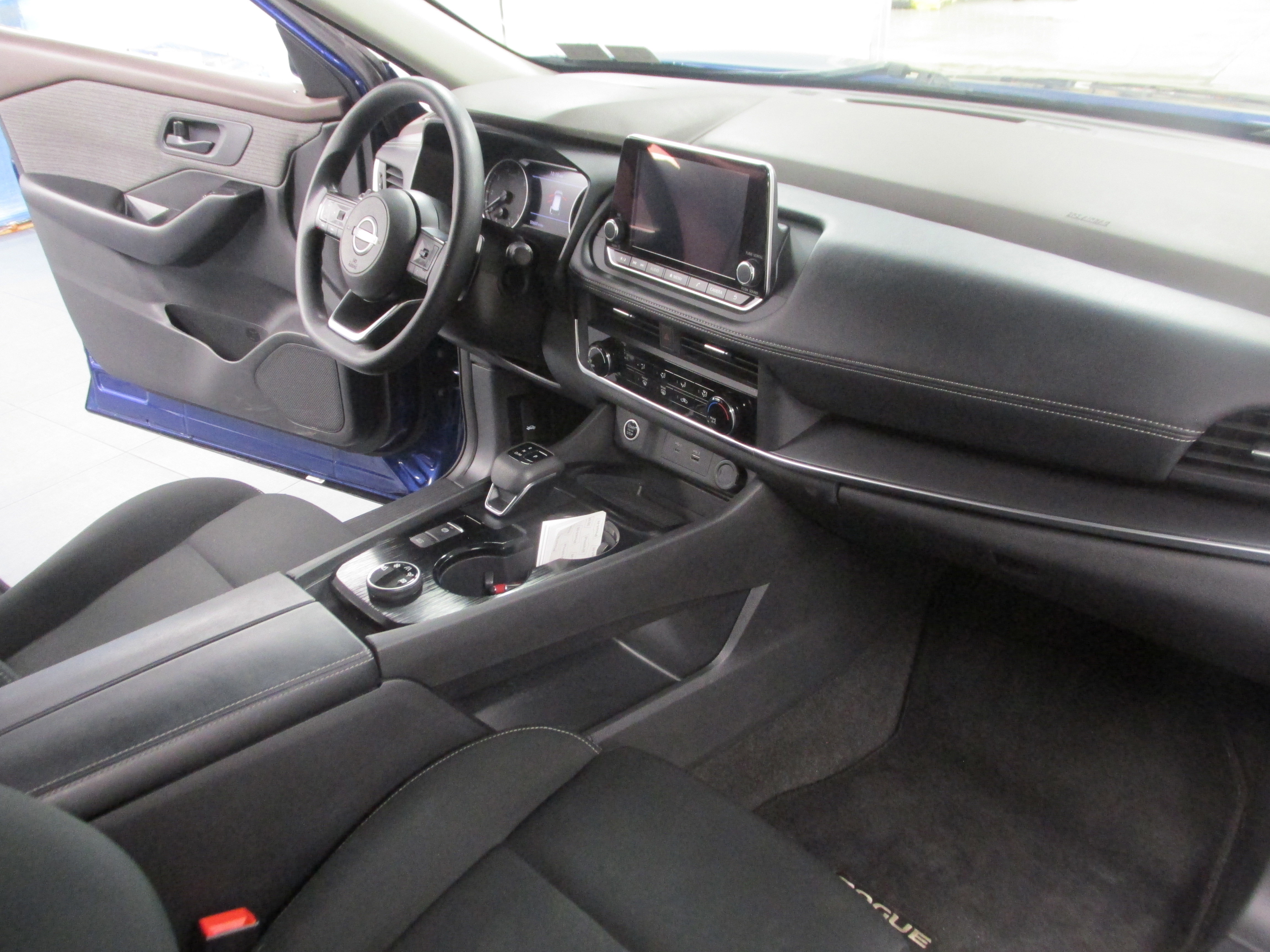 Used 2023 Nissan Rogue S AWD/4WD image 24