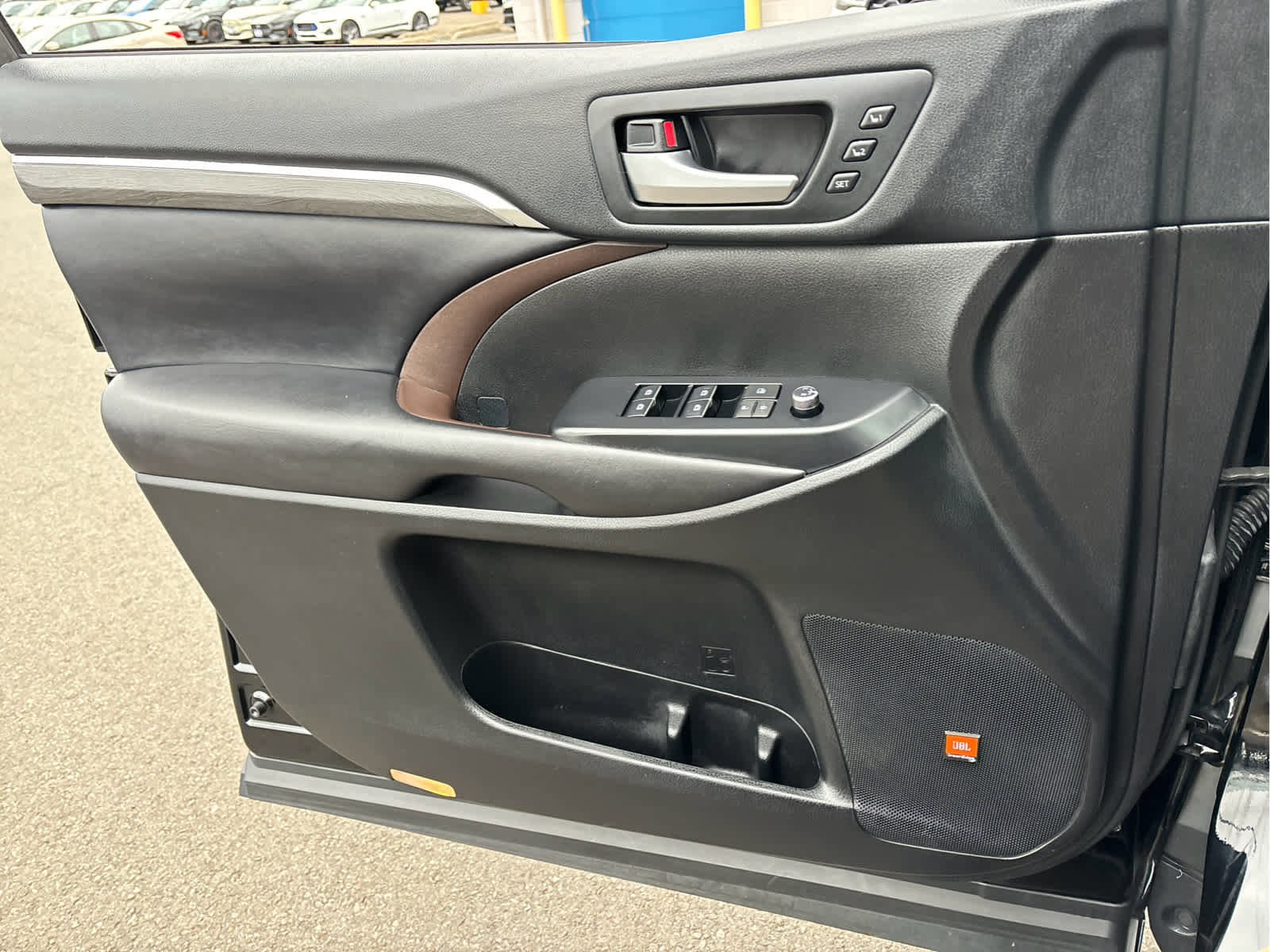 Used 2019 Toyota Highlander Limited Platinum image 24