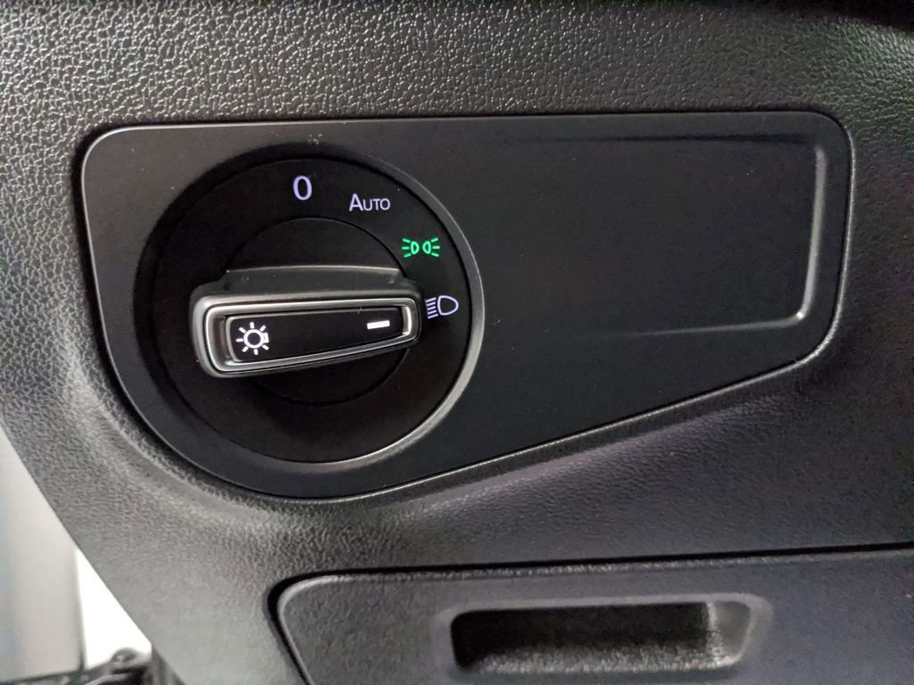 Used 2022 Volkswagen Tiguan SE image 14