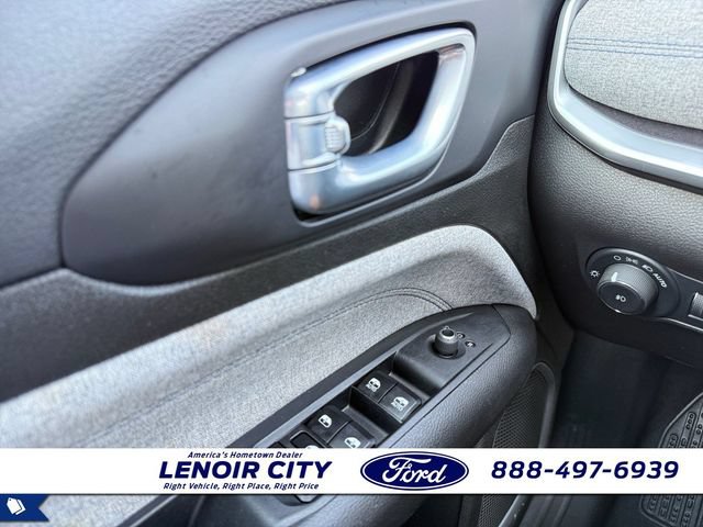Used 2024 Jeep Compass Latitude AWD/4WD image 18
