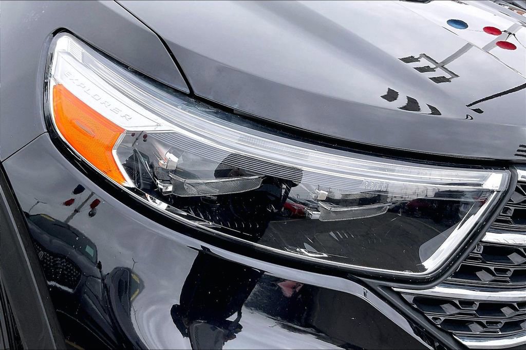 Certified 2024 Ford Explorer XLT w/ Equipment Group 202A image 27