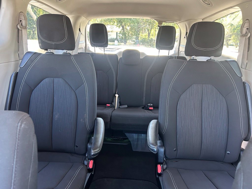 Used 2023 Chrysler Voyager LX FWD image 29