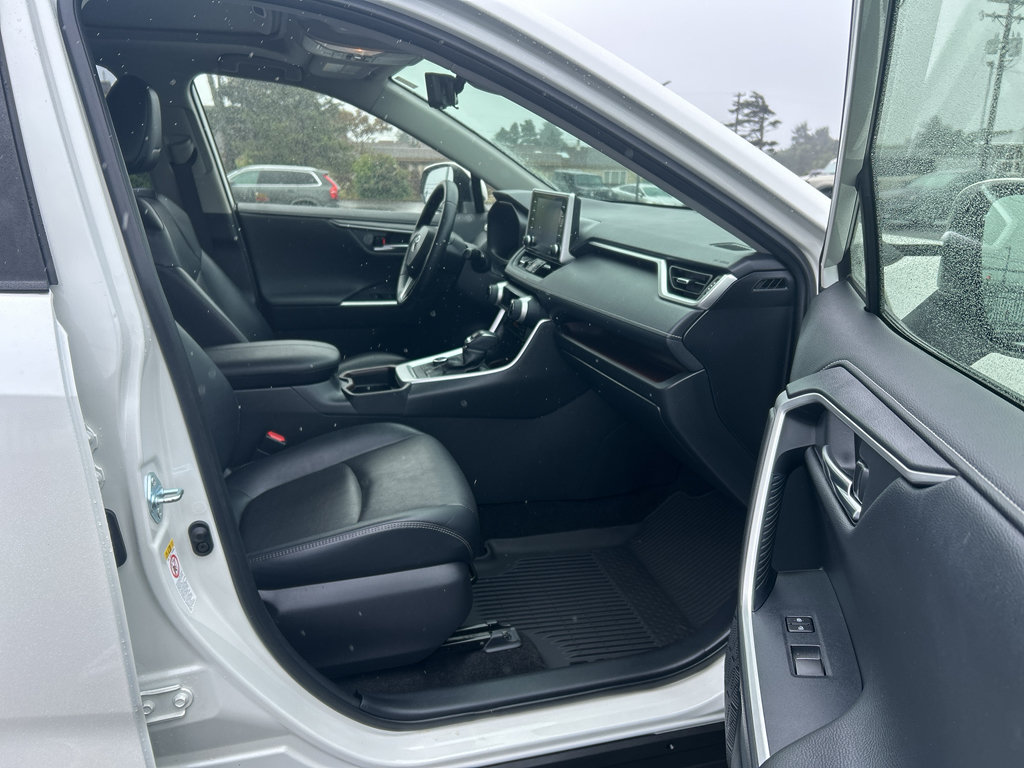 Used 2019 Toyota RAV4 Limited w/ Cold Weather Package AWD/4WD image 30