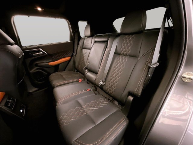 Used 2024 Mitsubishi Outlander SEL AWD/4WD image 25