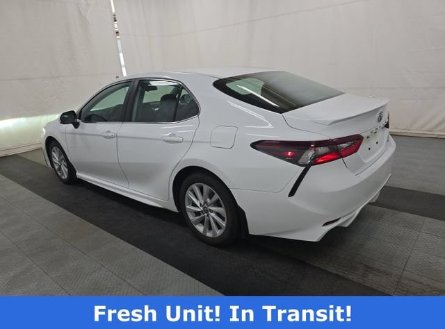 Used 2023 Toyota Camry SE FWD image 3