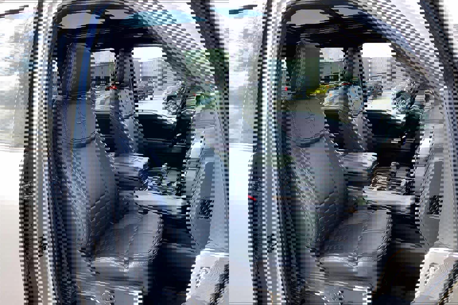 Certified 2023 Ford F150 Platinum w/ Equipment Group 701A High image 9