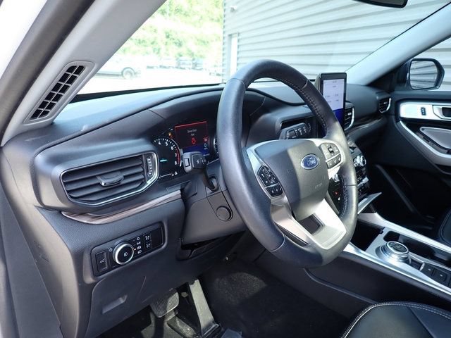 Certified 2024 Ford Explorer Limited w/ Limited Technology Package AWD/4WD image 17
