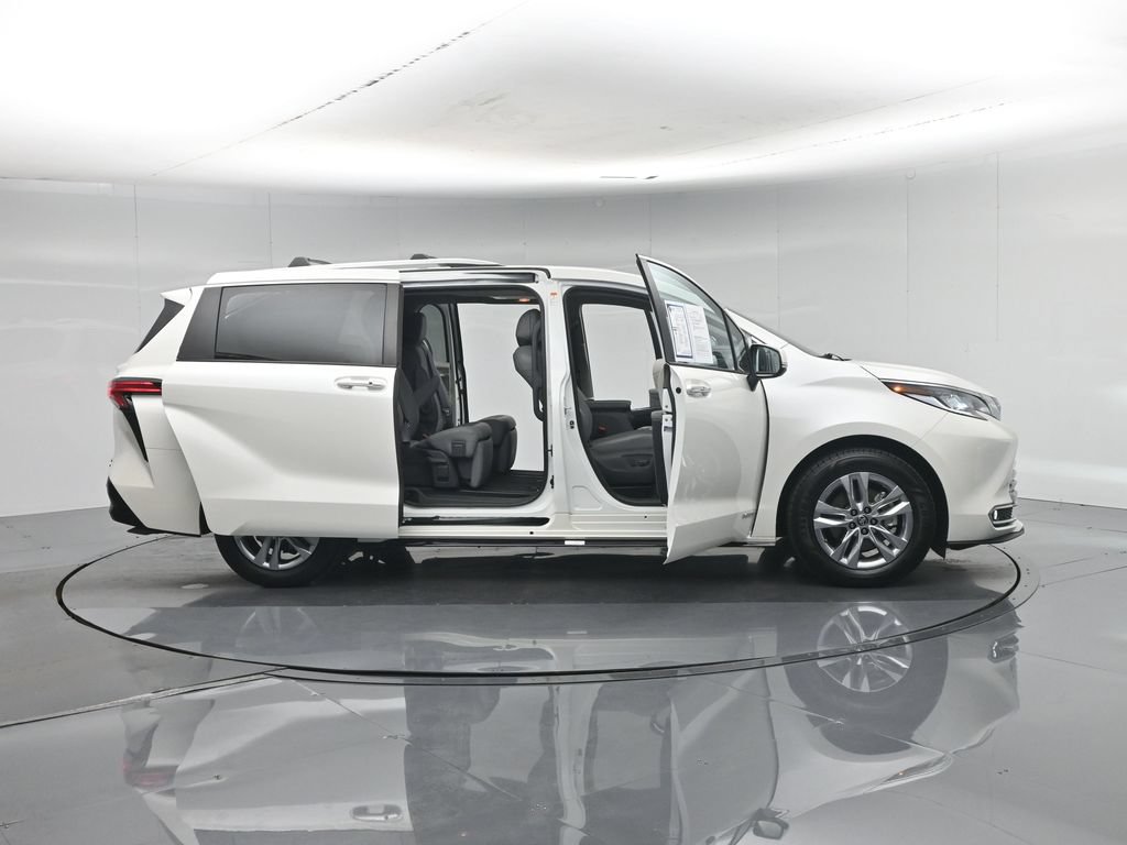 Used 2021 Toyota Sienna Limited FWD image 5