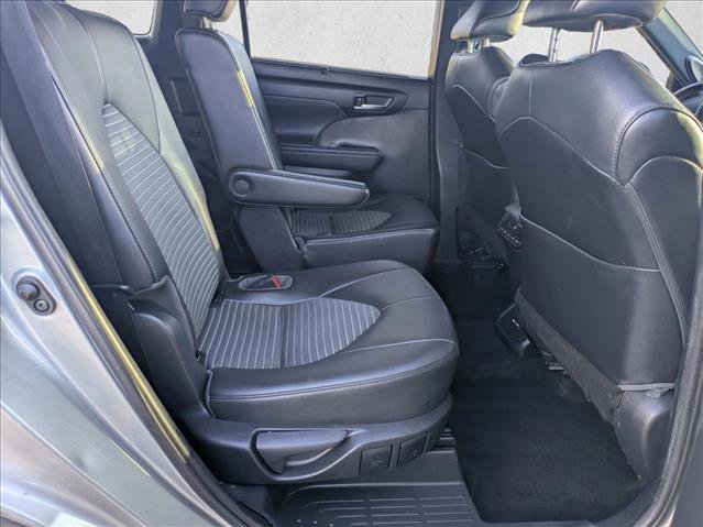 Used 2021 Toyota Highlander XSE AWD/4WD image 19