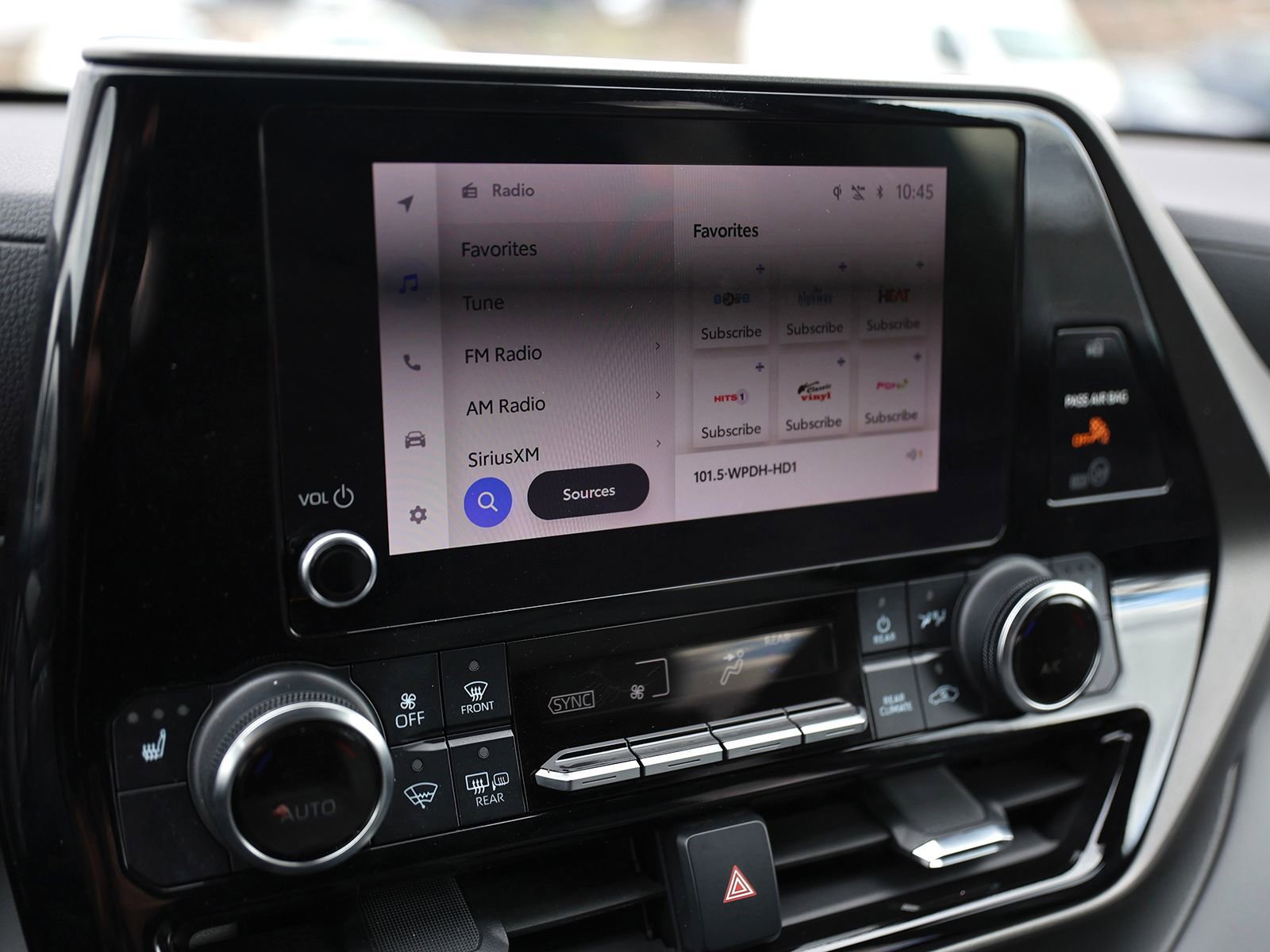 Used 2023 Toyota Highlander XLE AWD/4WD image 27