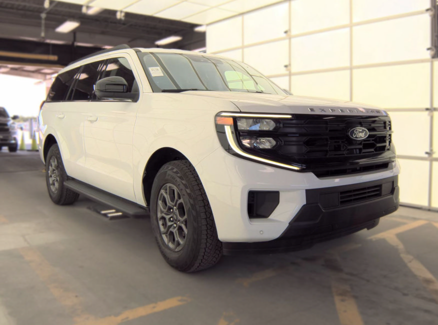 Certified 2025 Ford Expedition Active RWD image 4