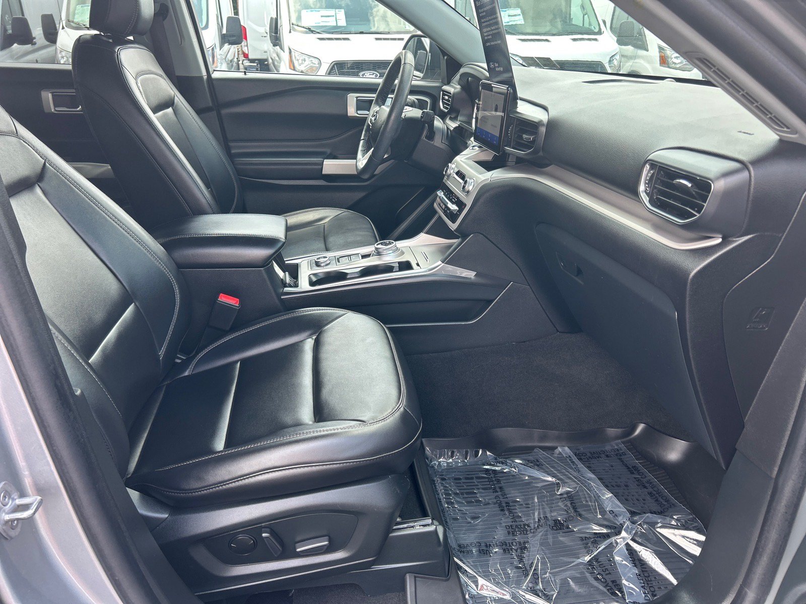 Certified 2023 Ford Explorer XLT w/ Equipment Group 202A AWD/4WD image 19