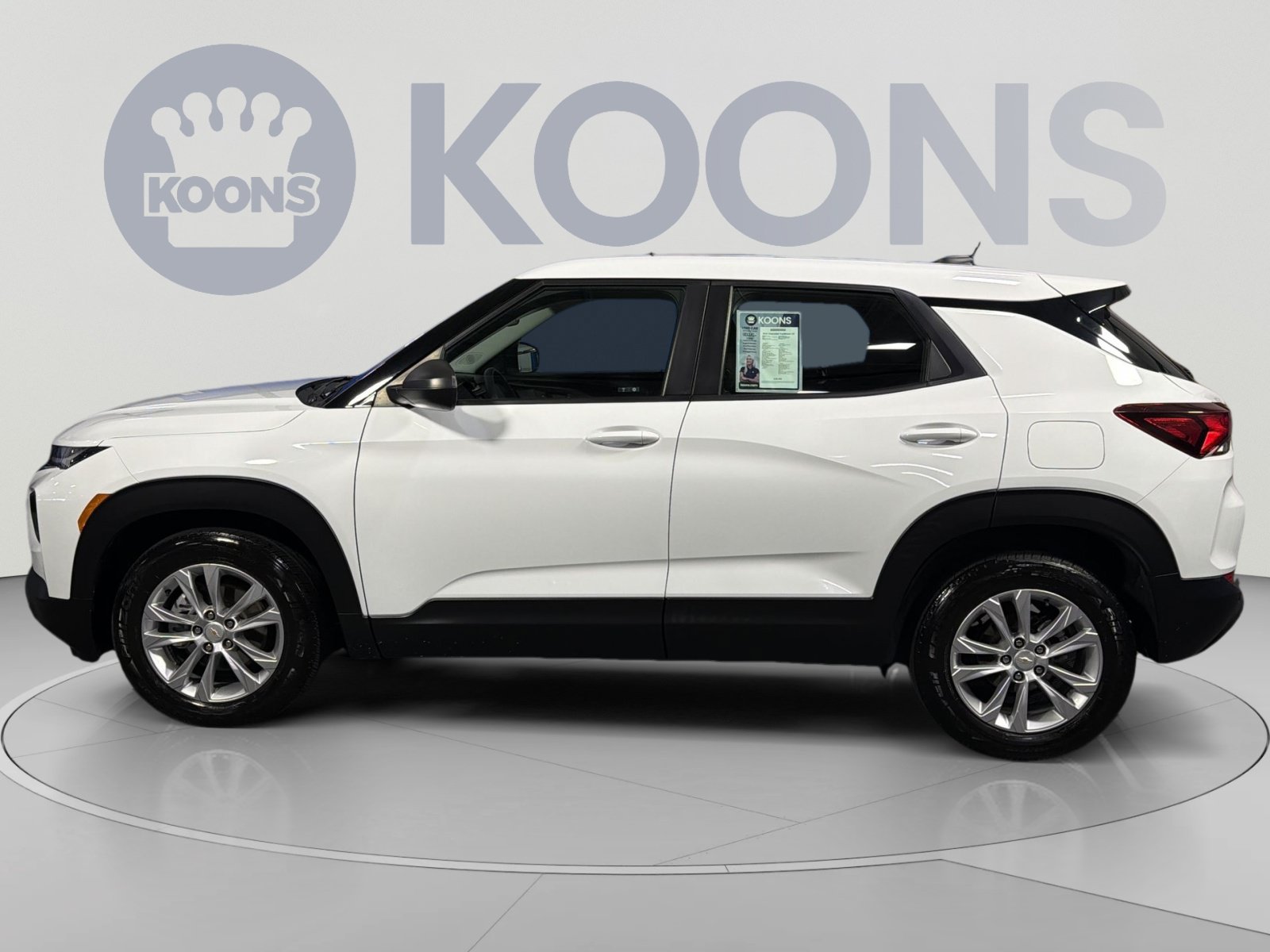 Used 2022 Chevrolet TrailBlazer LS FWD image 2