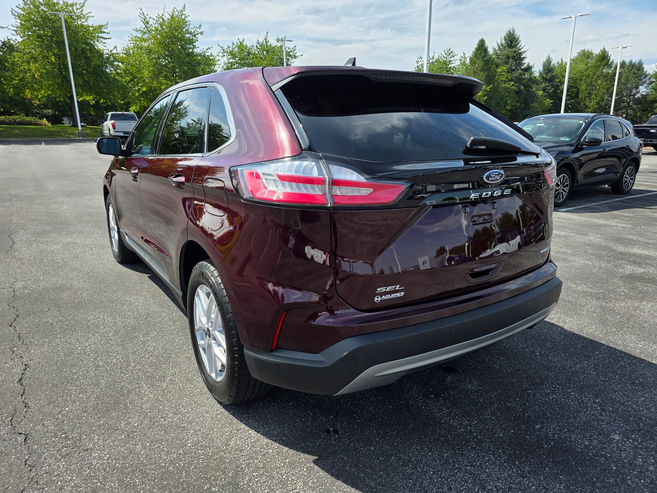 Certified 2023 Ford Edge SEL w/ Convenience Package AWD/4WD image 2