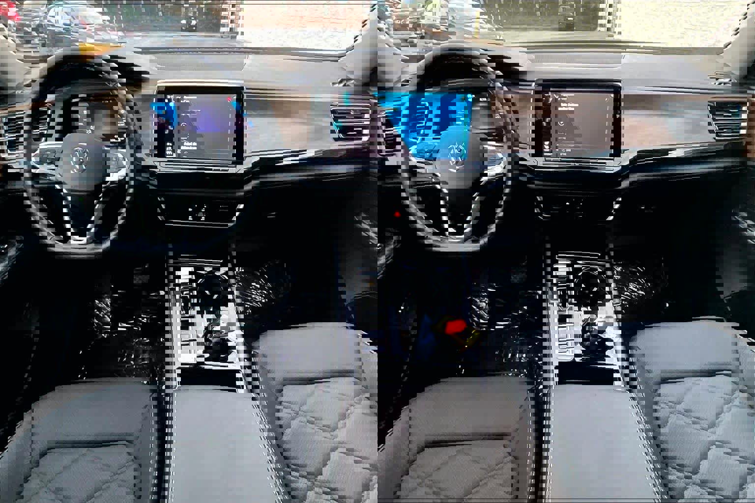 Used 2025 Volkswagen Atlas SE image 14