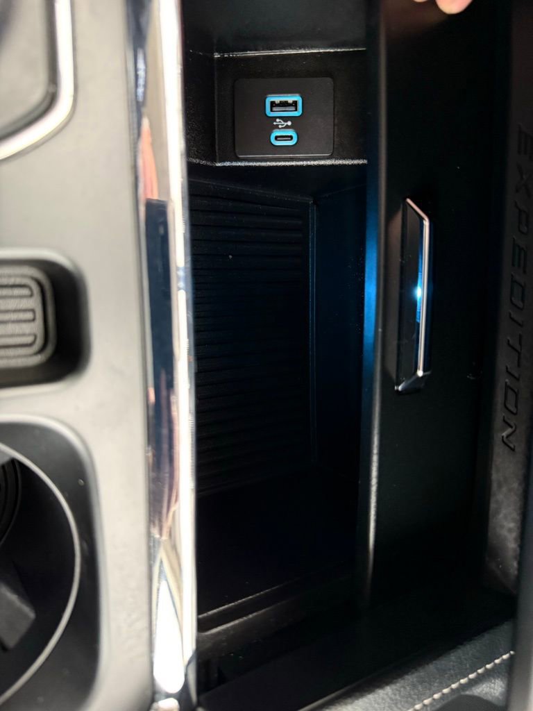 Certified 2023 Ford Expedition XLT image 41