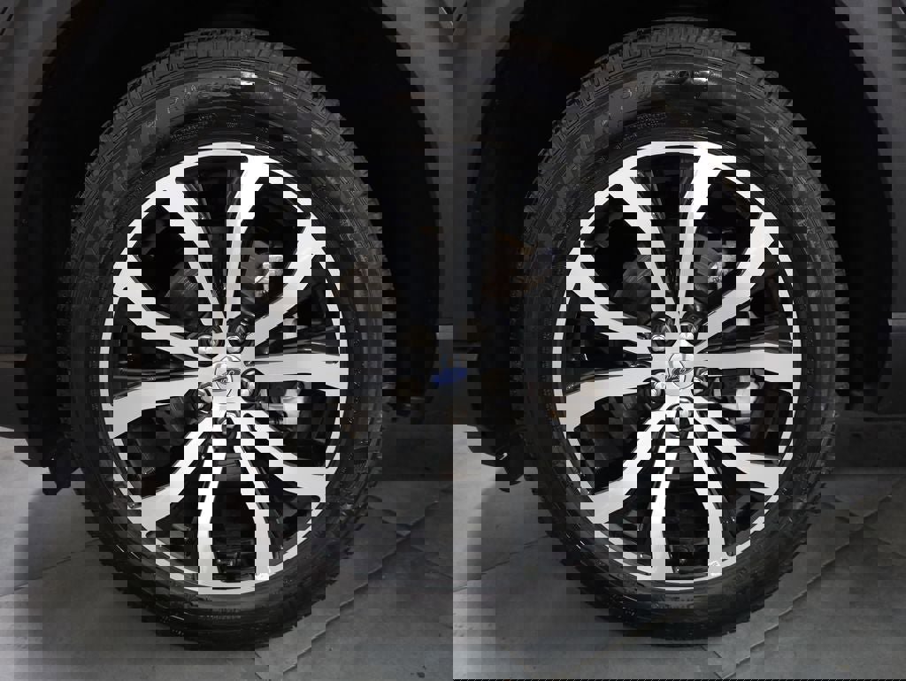 Certified 2025 Ford Explorer ST-Line image 33