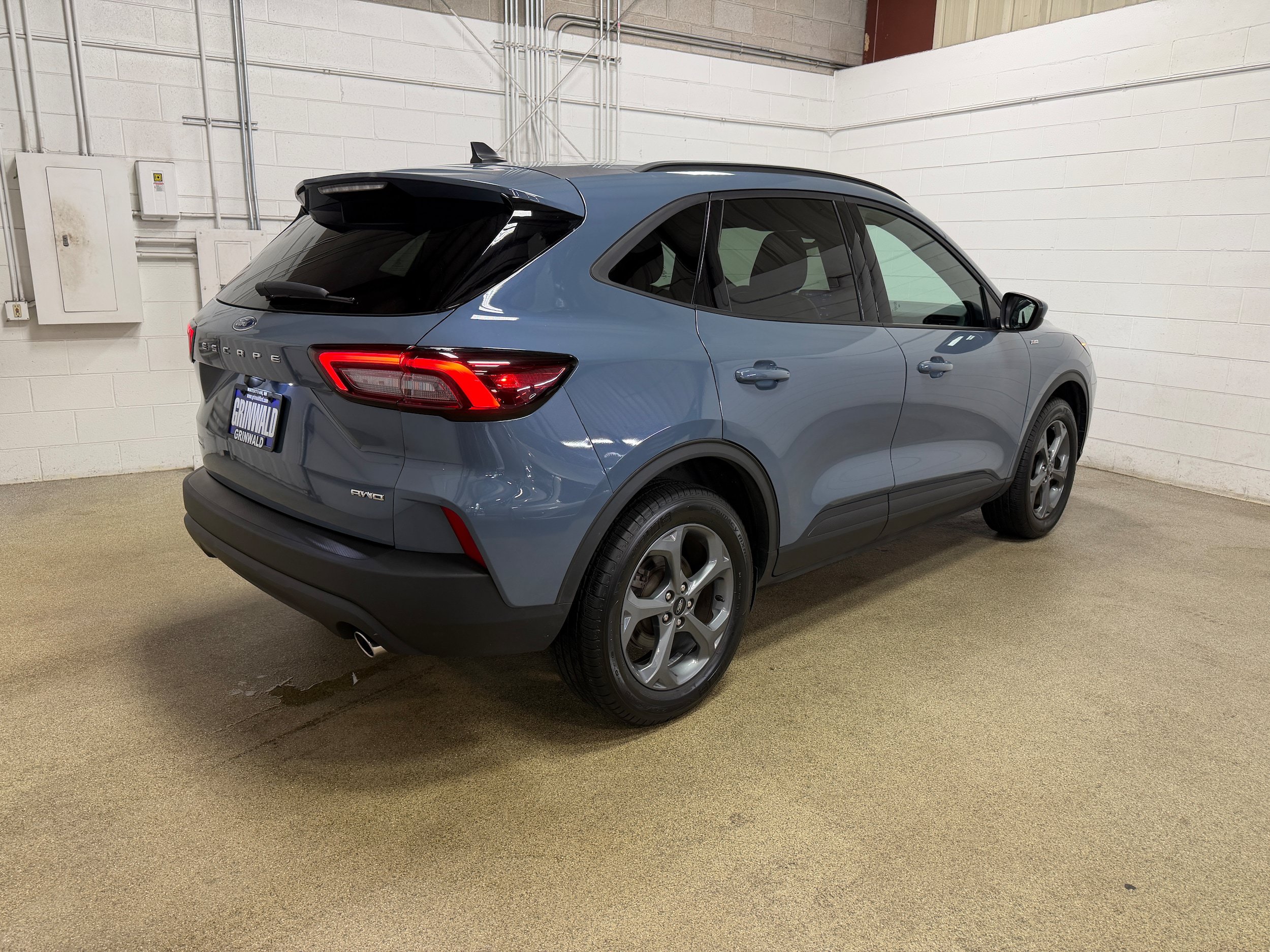 Certified 2025 Ford Escape ST-Line Select AWD/4WD image 9
