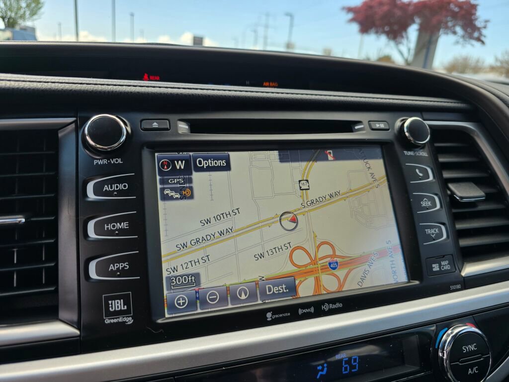 Used 2018 Toyota Highlander Limited Platinum AWD/4WD image 26