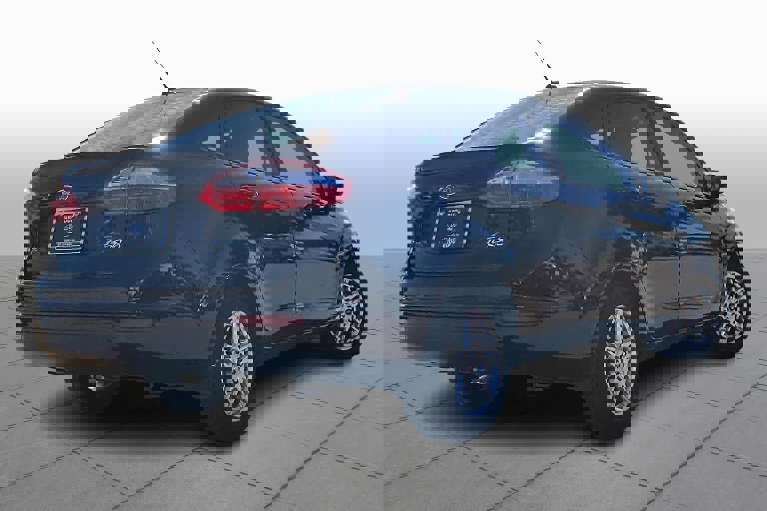 Certified 2017 Ford Fiesta SE image 3