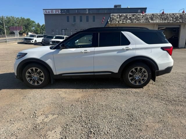 Certified 2025 Ford Explorer Platinum AWD/4WD image 8
