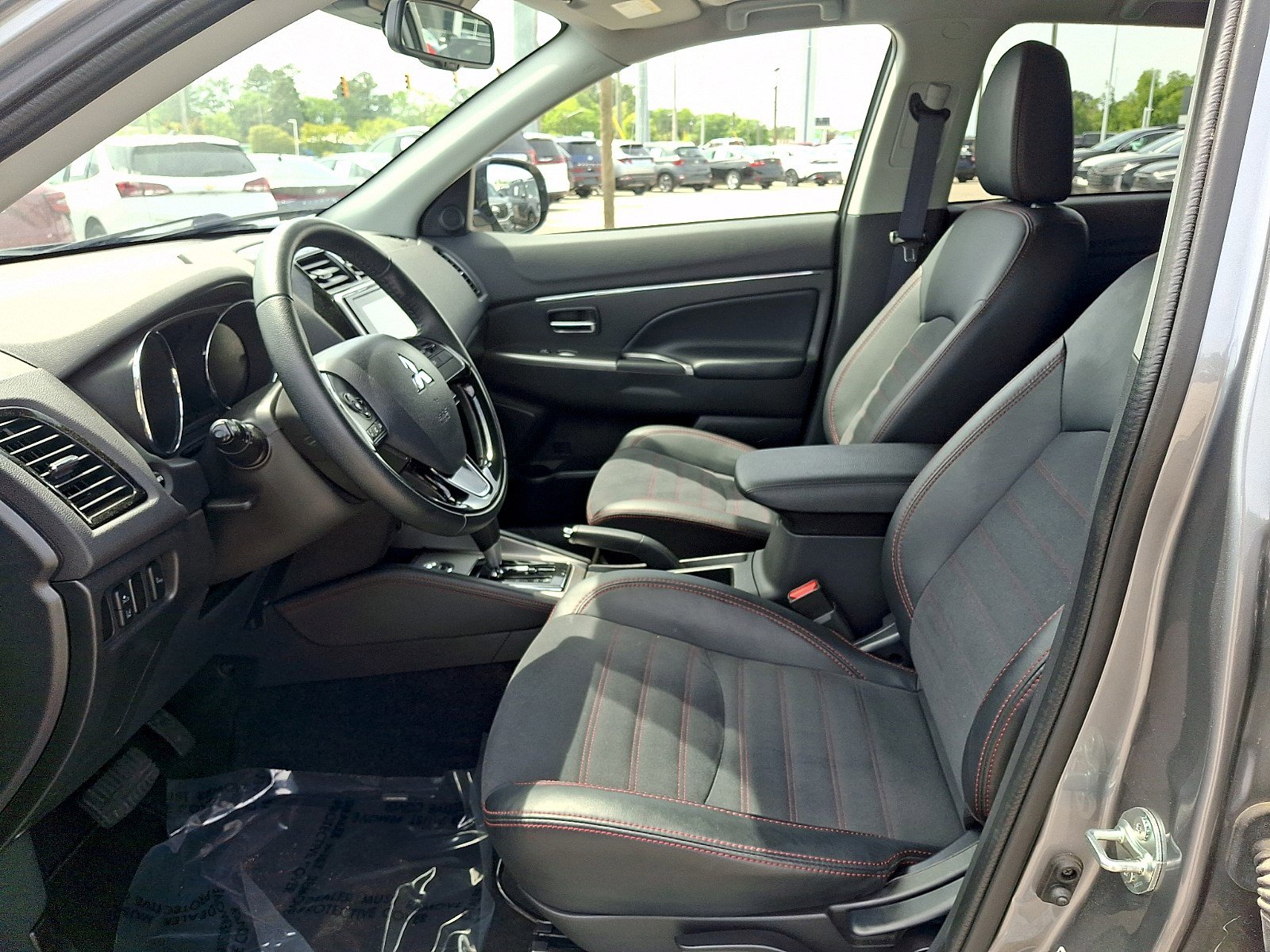 Used 2025 Mitsubishi Outlander Sport SE AWD/4WD image 12