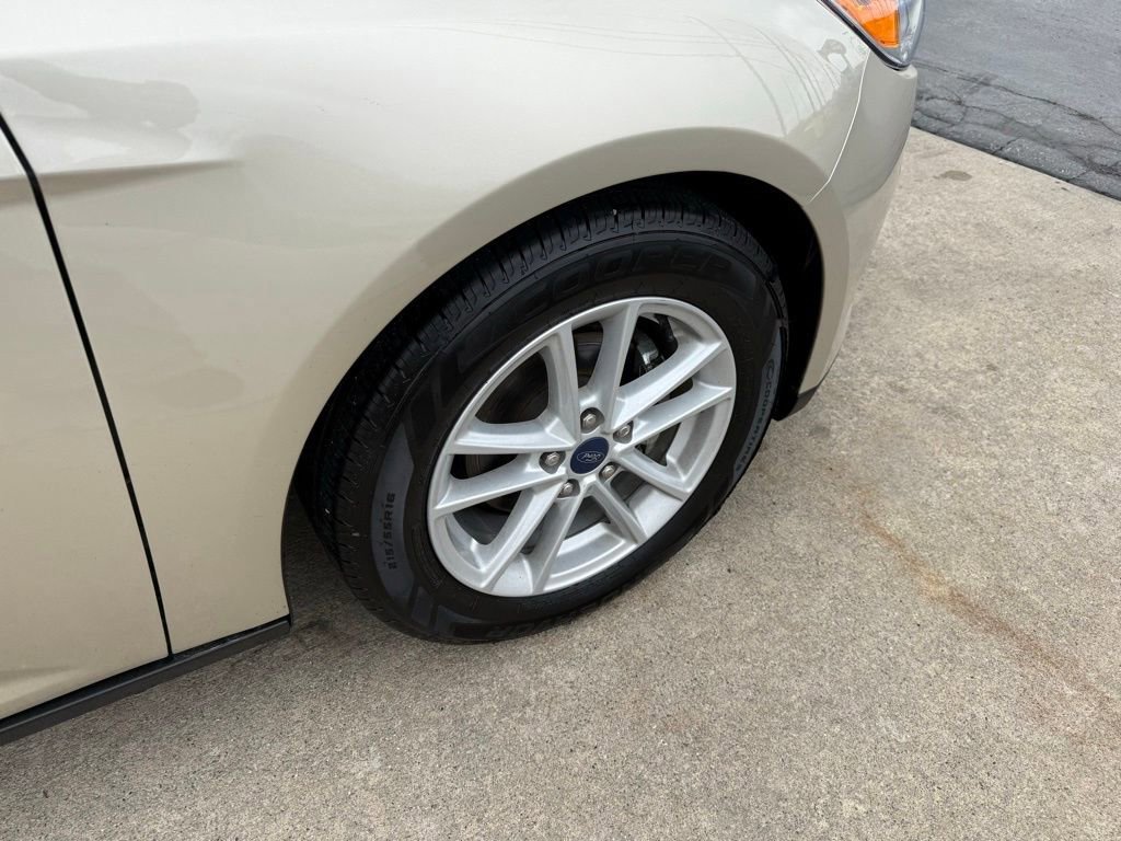 Certified 2018 Ford Focus SE FWD image 12