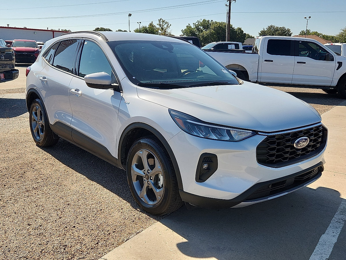 Certified 2025 Ford Escape ST-Line Select AWD/4WD image 5