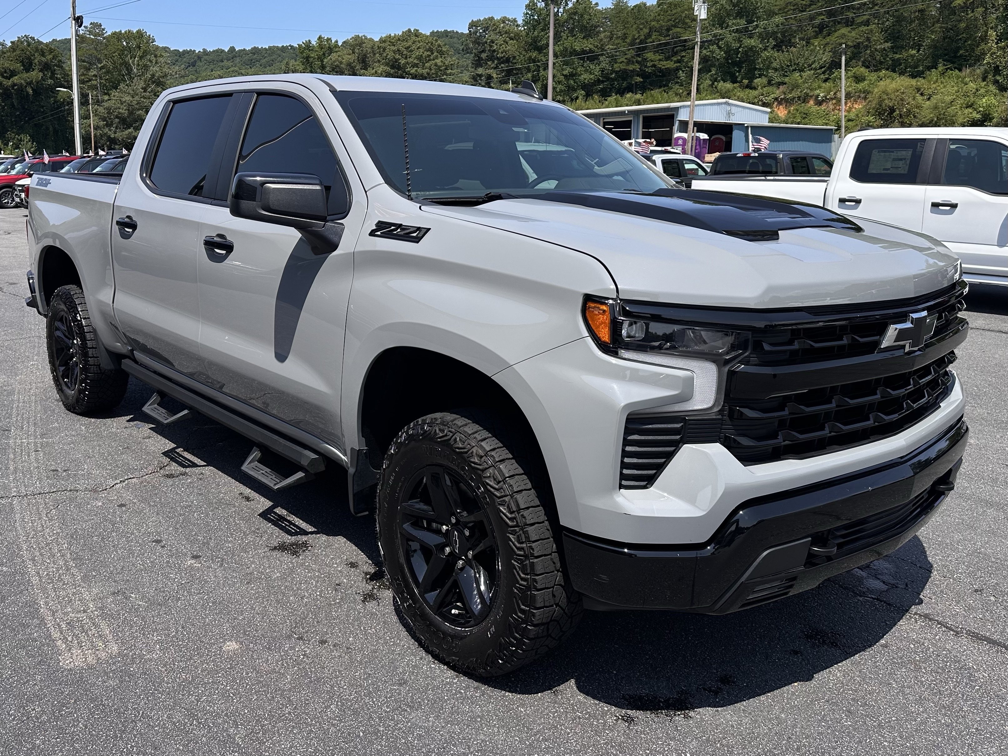 Used 2024 Chevrolet Silverado 1500 LT Trail Boss w/ Convenience Package II AWD/4WD image 3