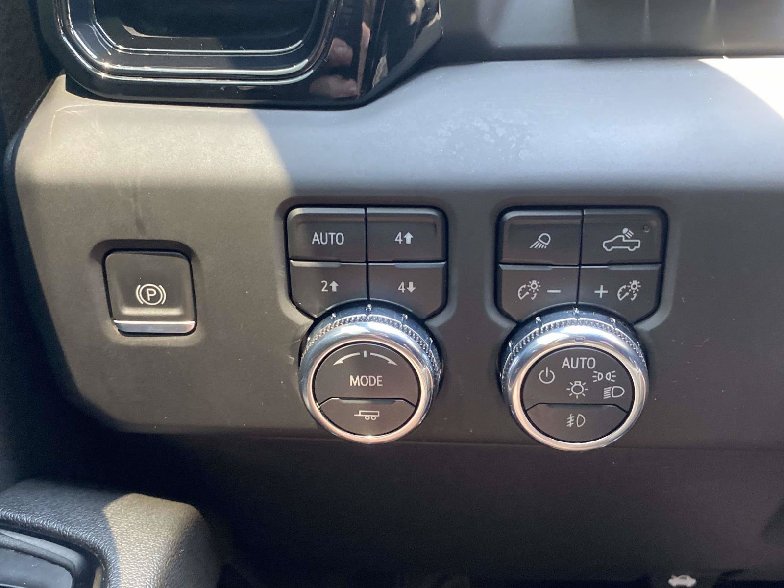 Used 2023 GMC Sierra 1500 AT4 w/ Technology Package AWD/4WD image 20