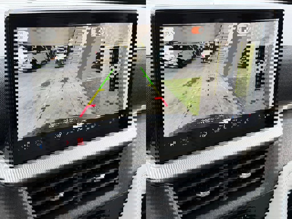 Certified 2025 Ford Explorer Platinum w/ Ultimate Package image 44