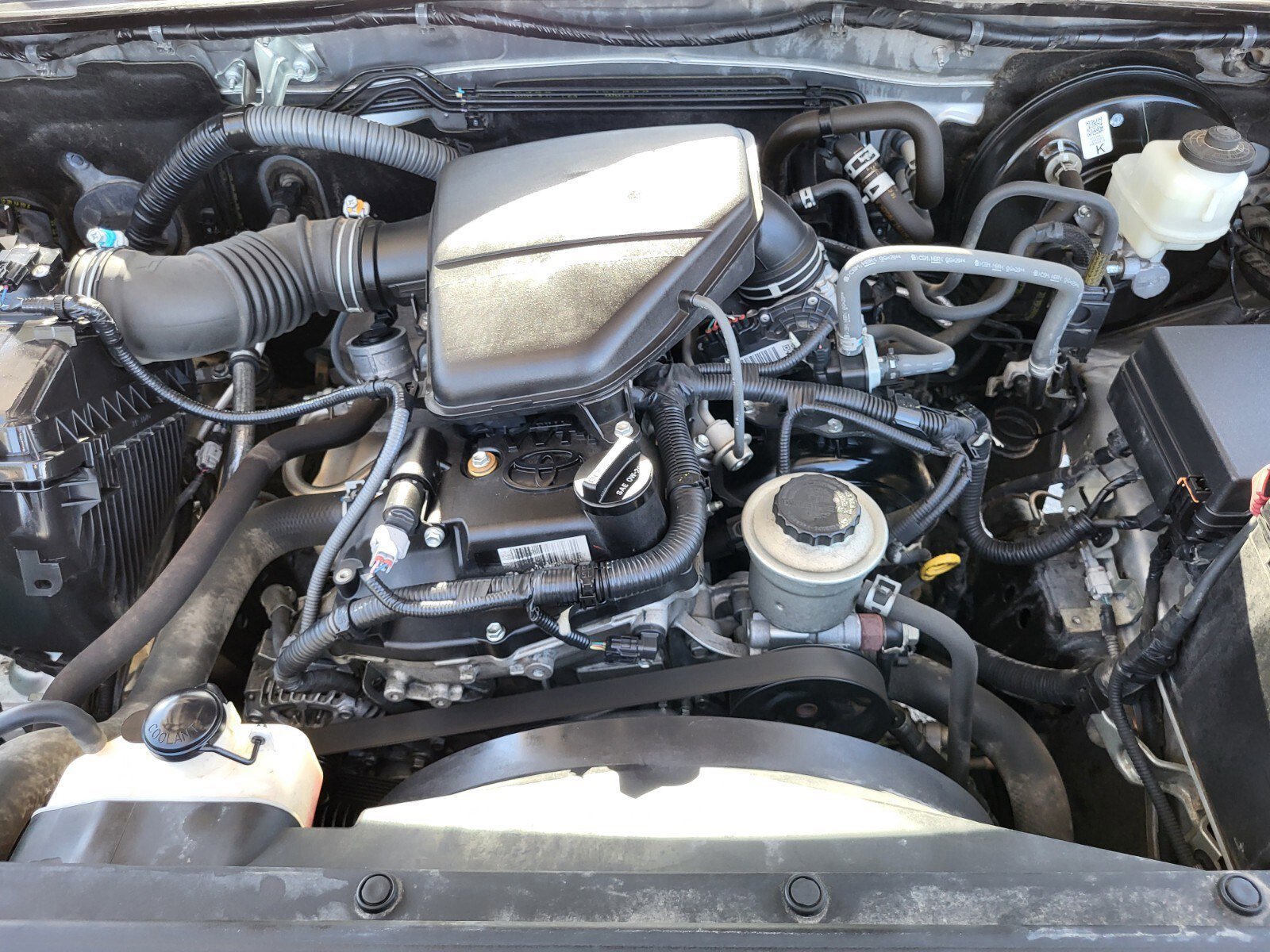 Used 2020 Toyota Tacoma SR5 w/ SR5 Appearance Package (SM) image 31