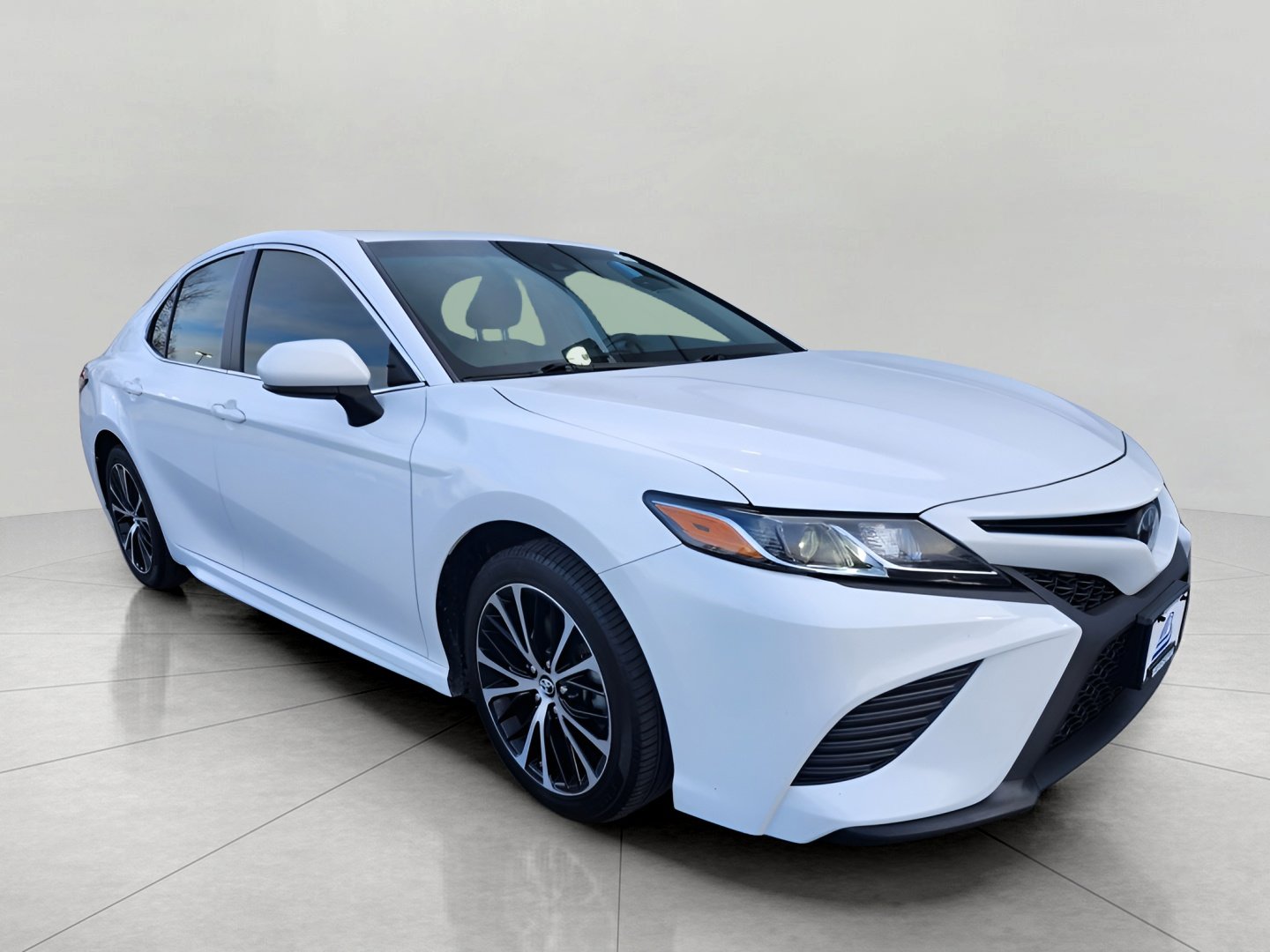 Used 2018 Toyota Camry SE w/ Moonroof Package image 1