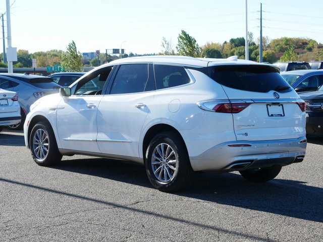 Used 2024 Buick Enclave Premium image 3