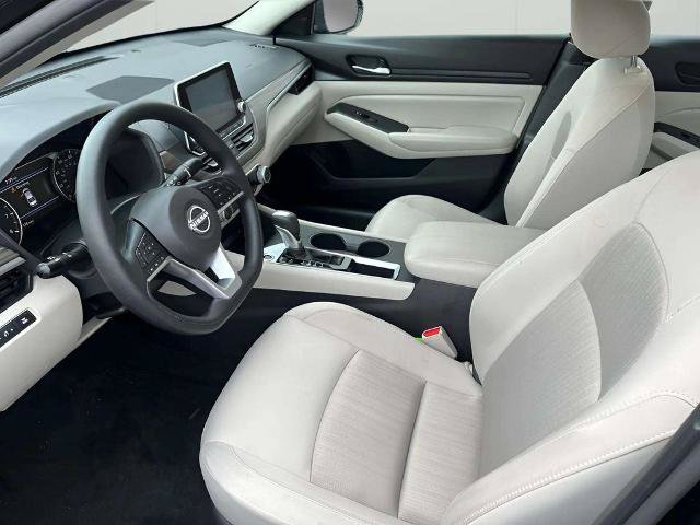 Used 2025 Nissan Altima 2.5 SV FWD image 18