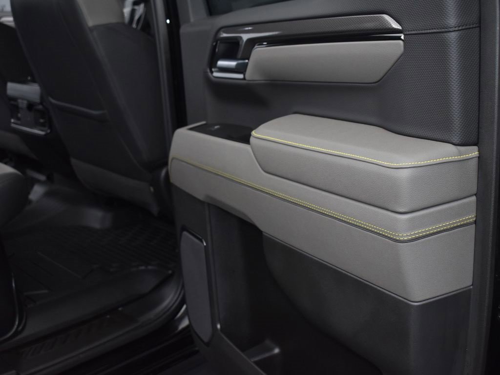 Used 2025 Chevrolet Silverado 1500 ZR2 w/ Technology Package image 15