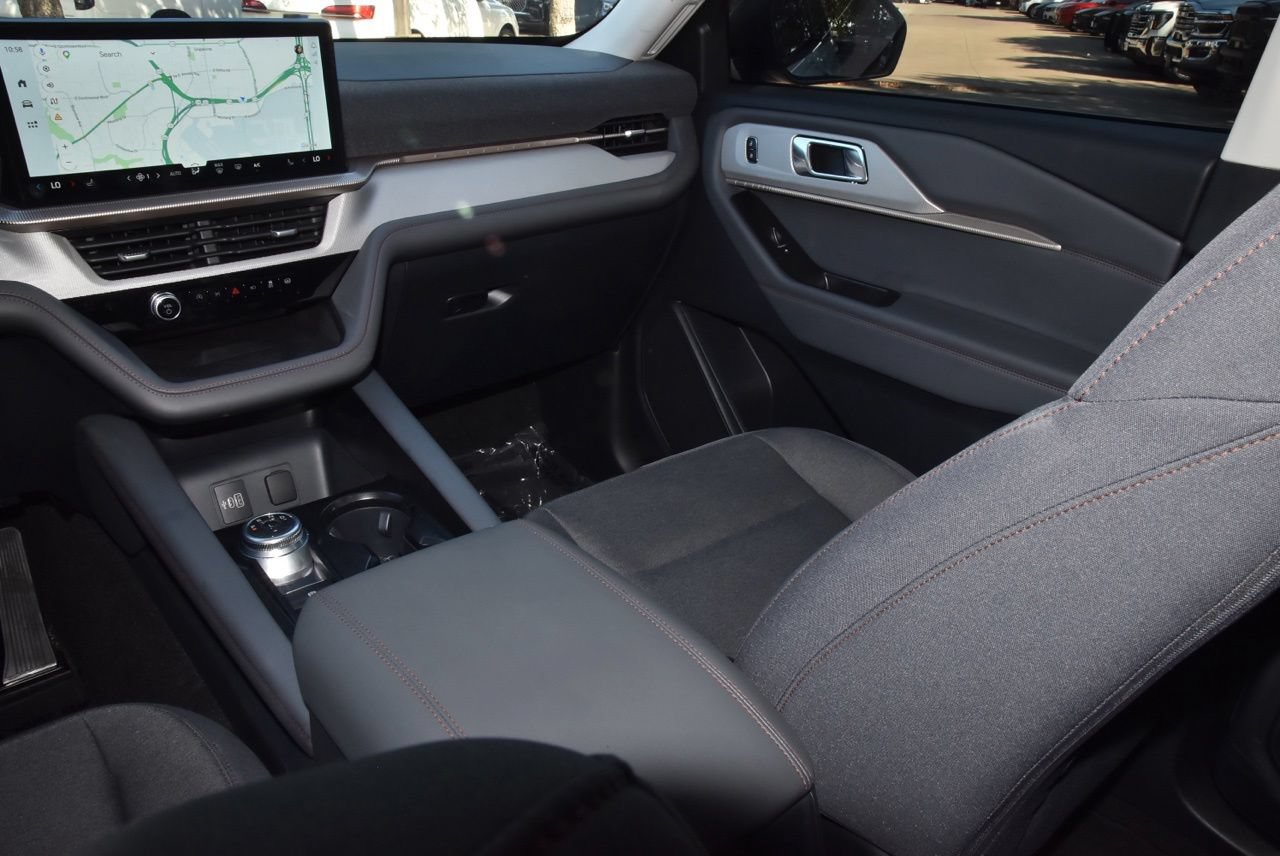 Certified 2026 Ford Explorer Active RWD image 18