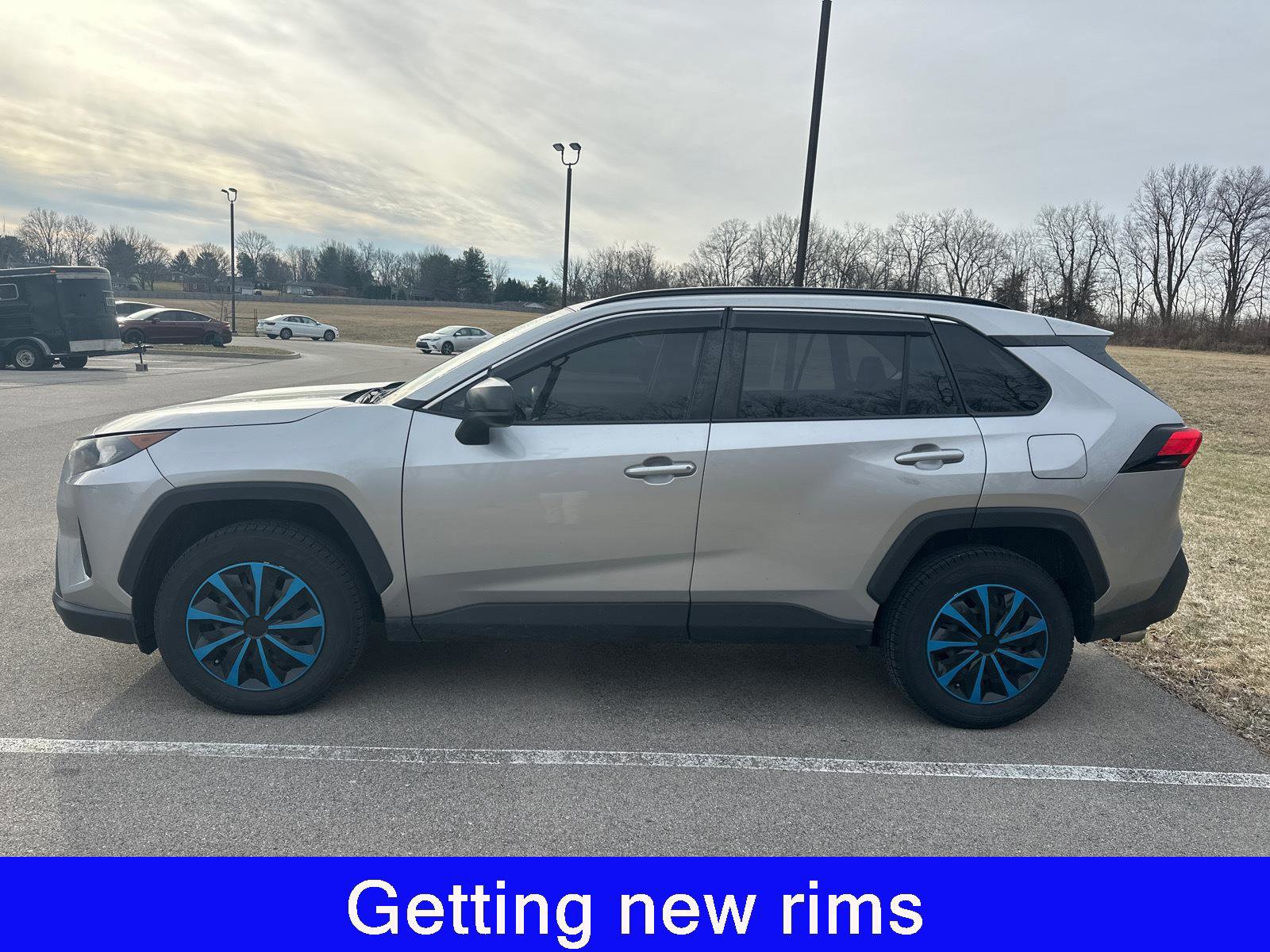 Used 2019 Toyota RAV4 LE image 6