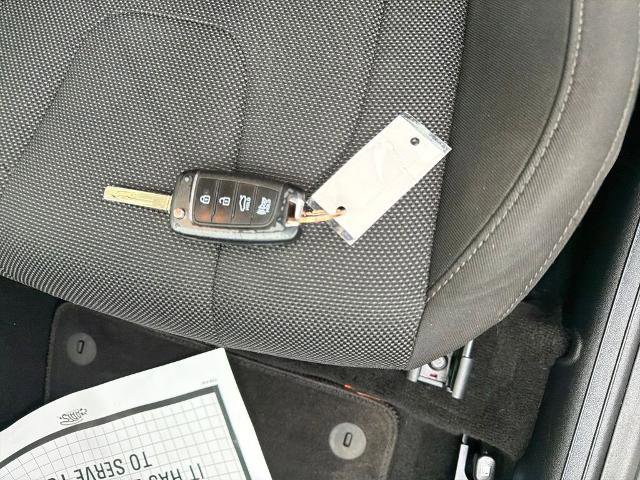 Used 2021 Hyundai Elantra SE w/ Cargo Package image 36