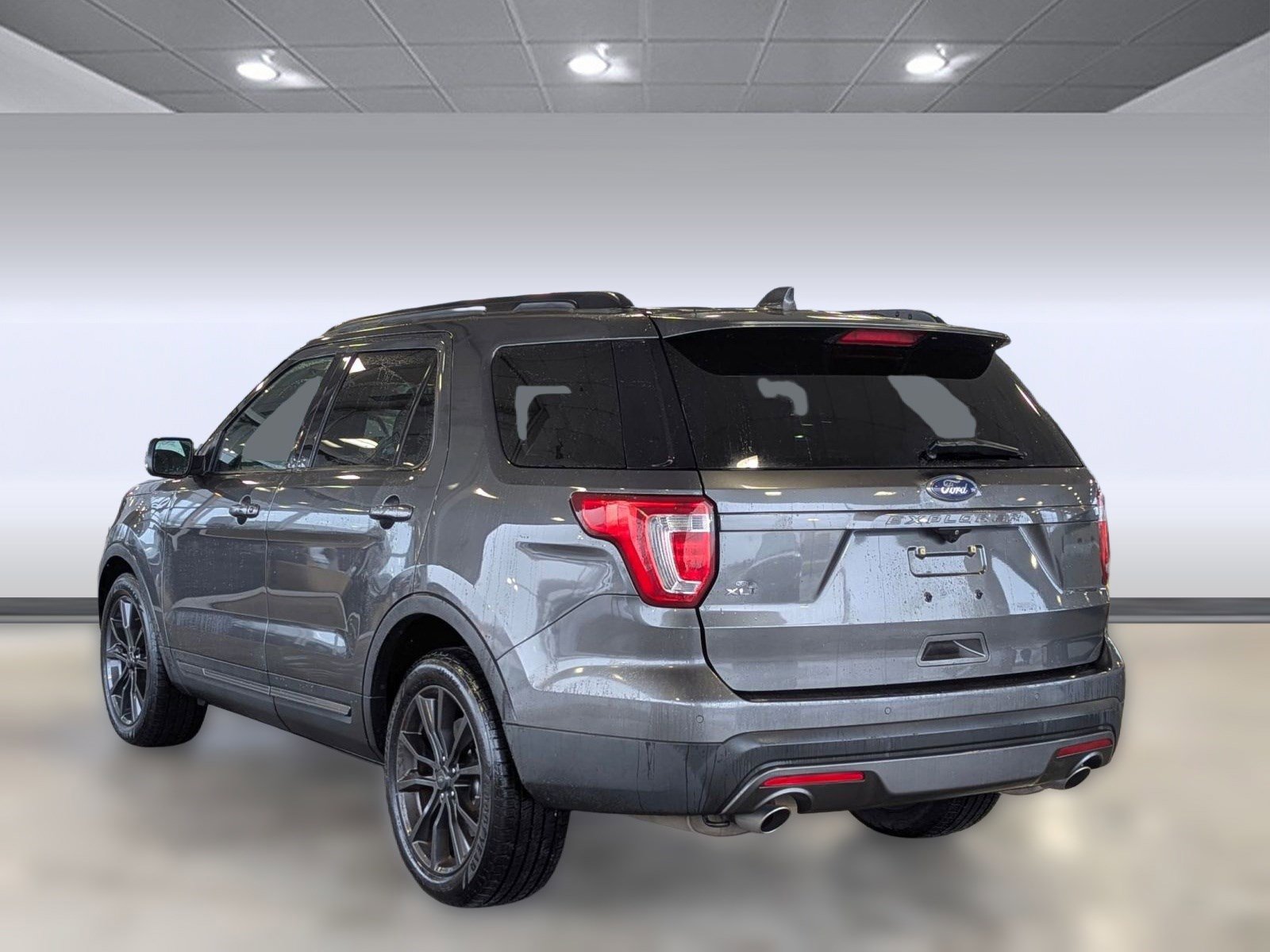 Certified 2017 Ford Explorer XLT w/ Equipment Group 202A image 3