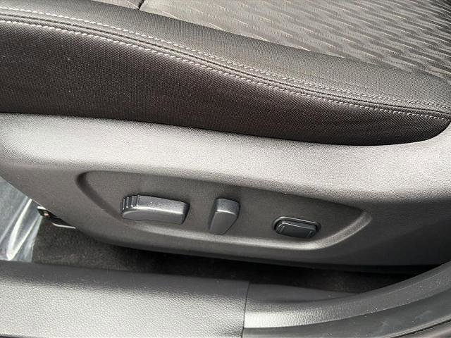 Used 2018 Nissan Rogue SV image 18